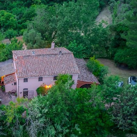 ラーリ La Casa Nel Boscoヴィラ エクステリア 写真