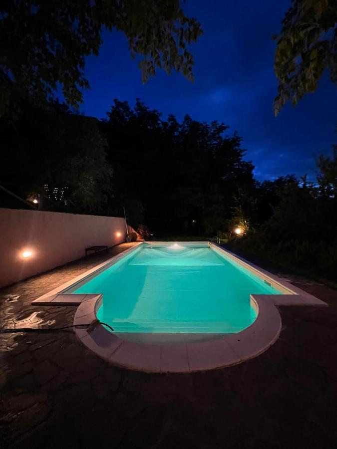 ラーリ La Casa Nel Boscoヴィラ エクステリア 写真